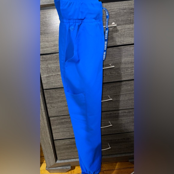 Med Couture Srubs Set - Picture 4 of 13